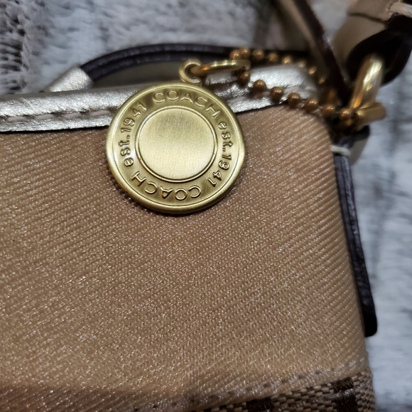 COACH STEIPE AND BROWN / GOLD LEATHER WRISLE - Picture 4 of 8